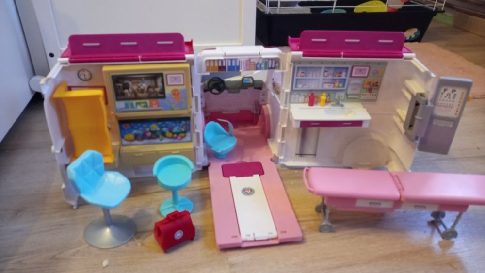 ambulans karetka barbie