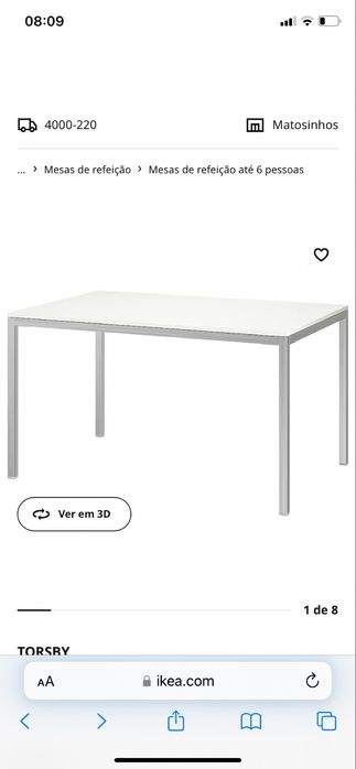 4 cadeiras pretas, mesa de apoio, mesa de jantar, tapetes e cortinados