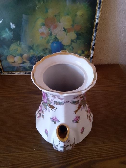Продам большой чайник заварник.