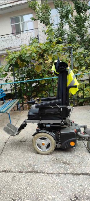 Инвалидная коляска с электроприводом