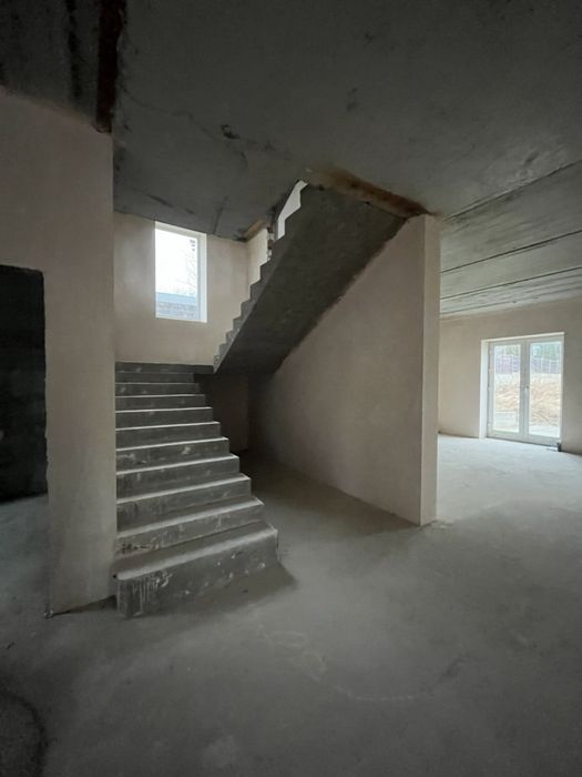 Продаж будинку  261 м2 , Лесники, р-н Стежки, є укриття