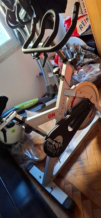Bicicleta de Spinning, usada mas a funcionar bem.