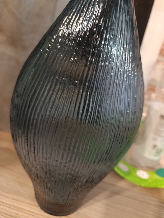 Prążkowany wazon niebieski ze szkła recyklingowego 40 cm