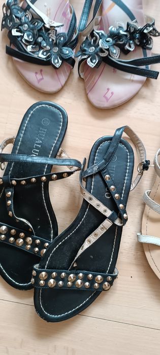 Zestaw sandałów damskich