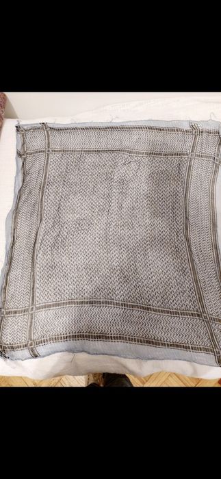 Lenço azul e prateado