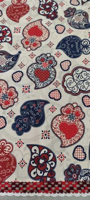 Toalha de Mesa Típica Portuguesa – Corações de Viana