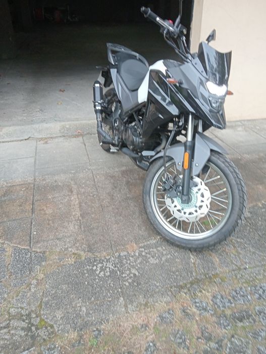 Mota 125  SYM NH-T de 2023, versão com ABS