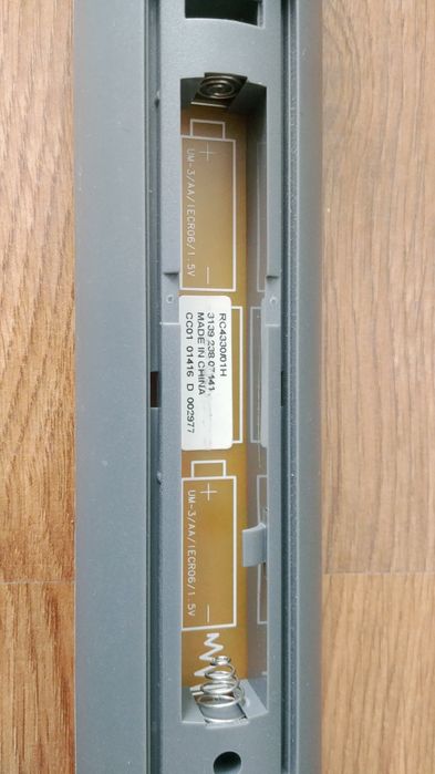 Piloty Sharp i Philips do smart tv