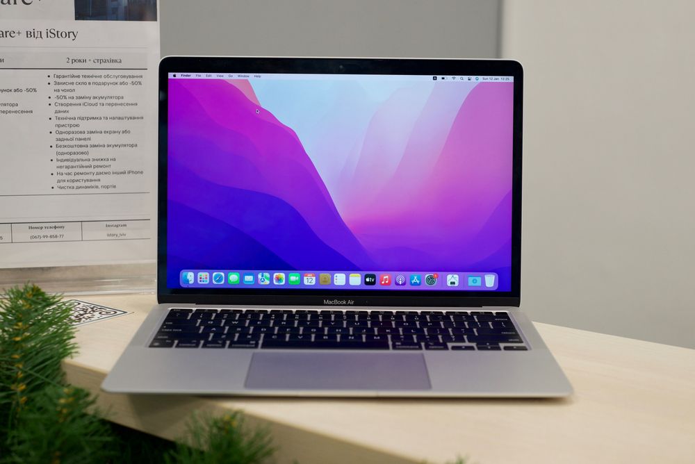 Used Macbook Air M1 (2020) 8/256Gb Silver iStory