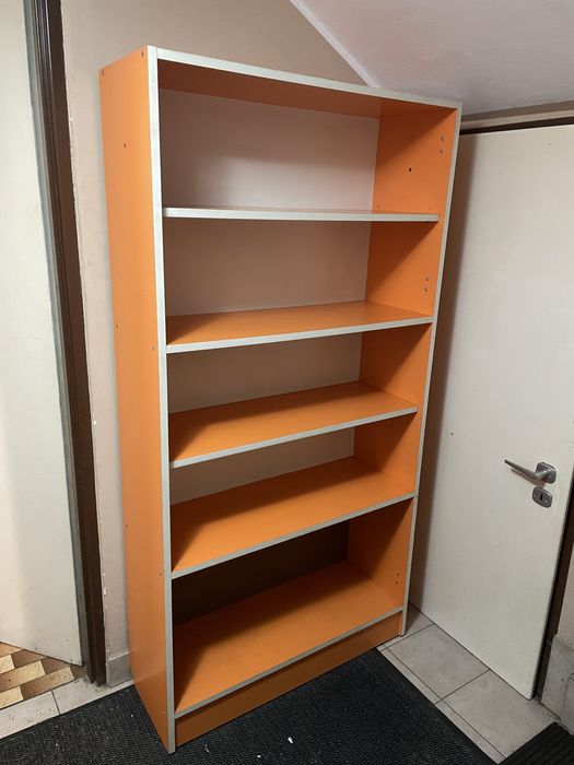 Pomarańczowa szafka