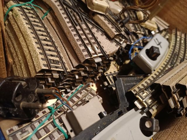 Kolejka elektryczna MARKLIN. Lokomotywa Marklin TM800 z wagonmi.