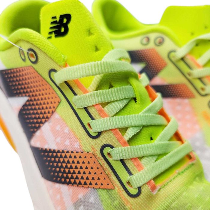 Літні кросівки New Balance Elite V4 салатові