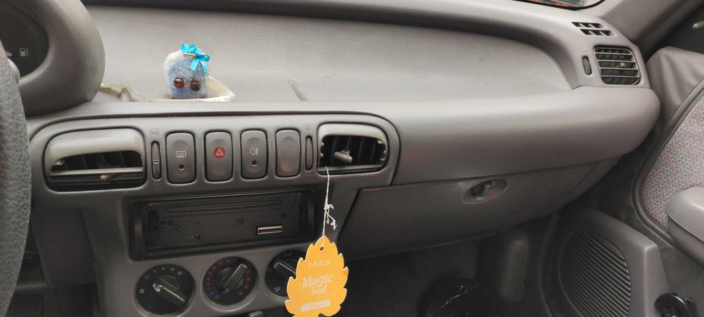 Nissan Micra — fotografia 10