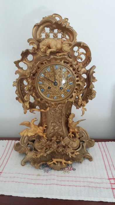 Relógio de pêndulo Luís XIV rococó, bronze dourado.