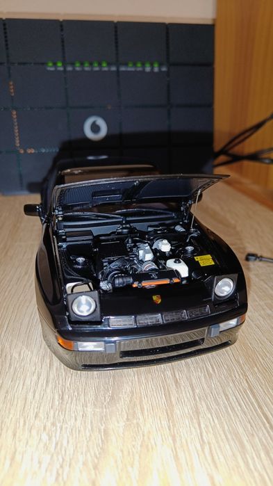 Porsche 924 Carrera GT (1:18) - Autoart