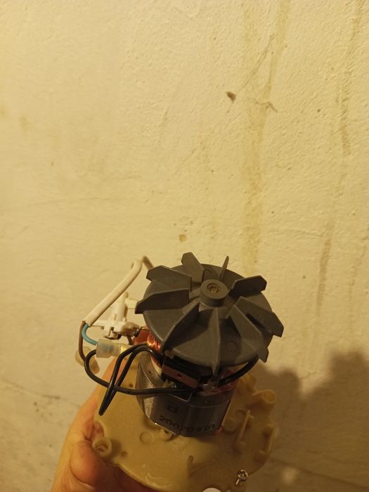 Двигун до кухонного комбайна