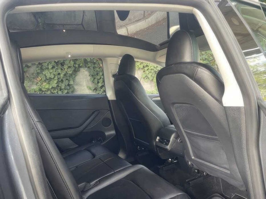 Tesla Model Y Long Range      2023