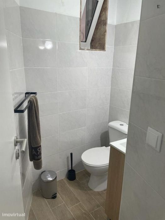 Quarto - localizado em Parque das Nações Lisbon