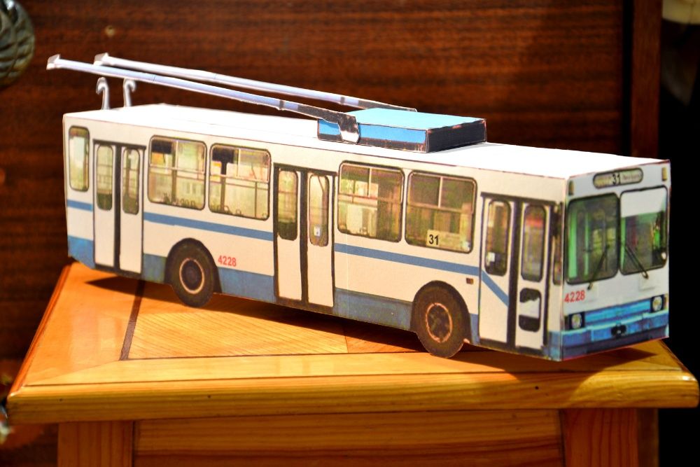 Моделька трамвая тролейбуса з картону автобус трамвай тролейбус поїзд