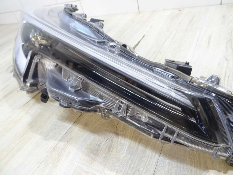 TOYOTA COROLLA E21 LIFT Lampa prawa przód przednia FULL LED 8111012N70 LLU