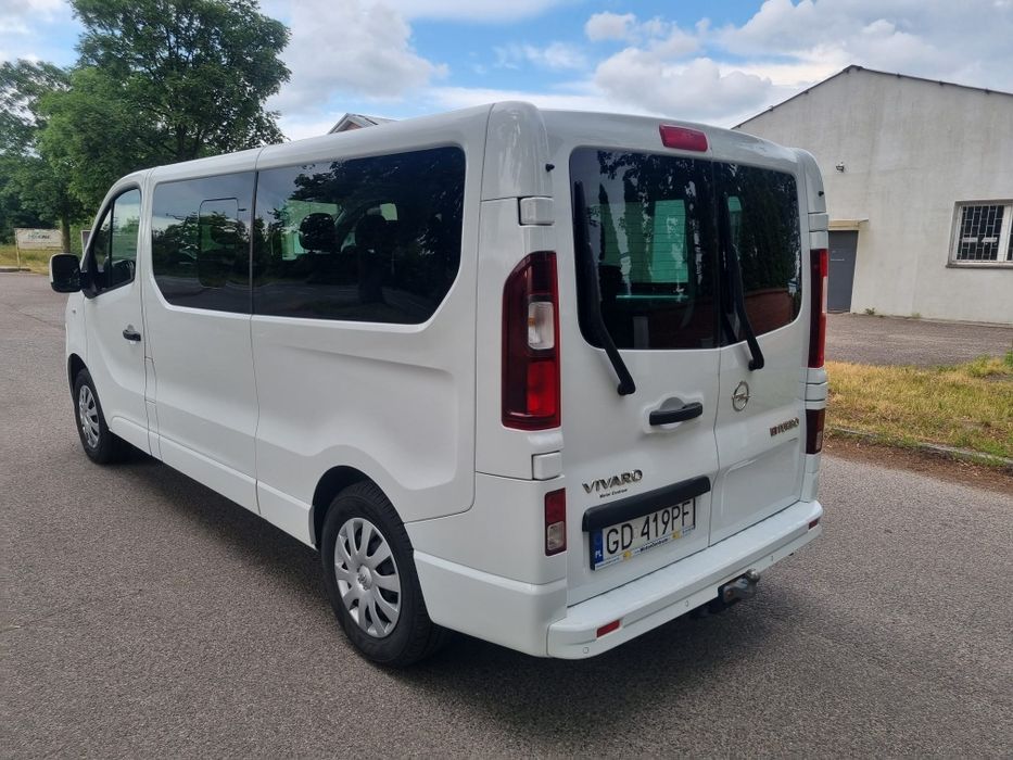 Opel Vivaro 2017r. Long 9 osobowy