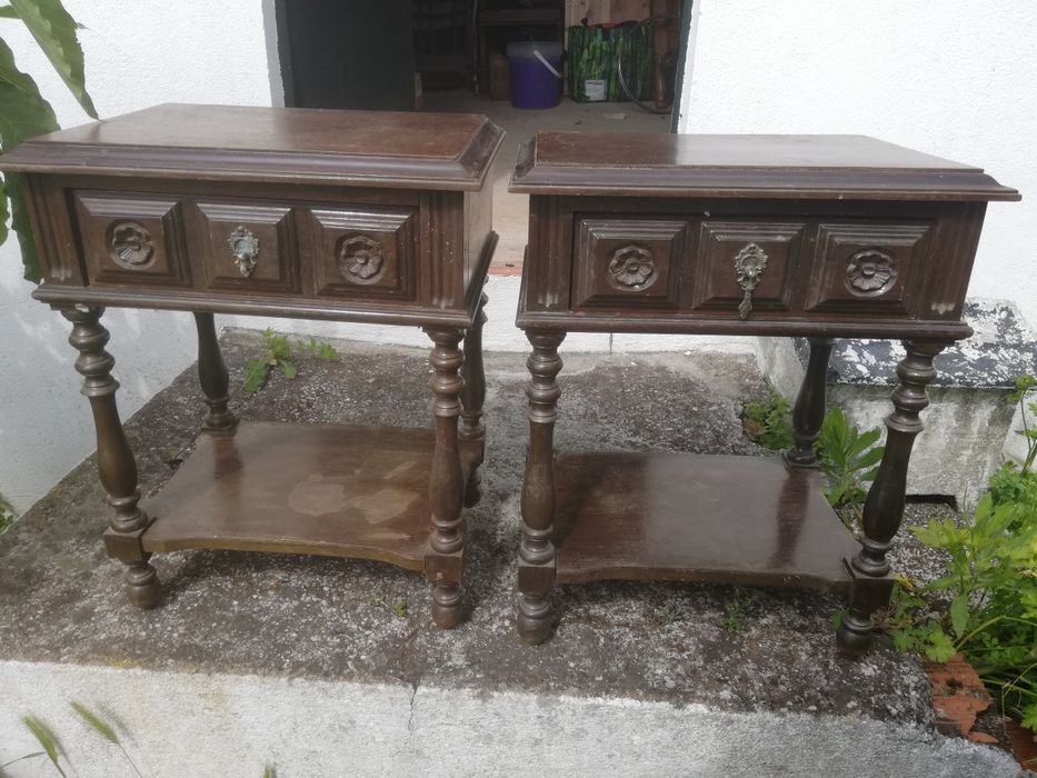 Mesas cabeçeira vintage.