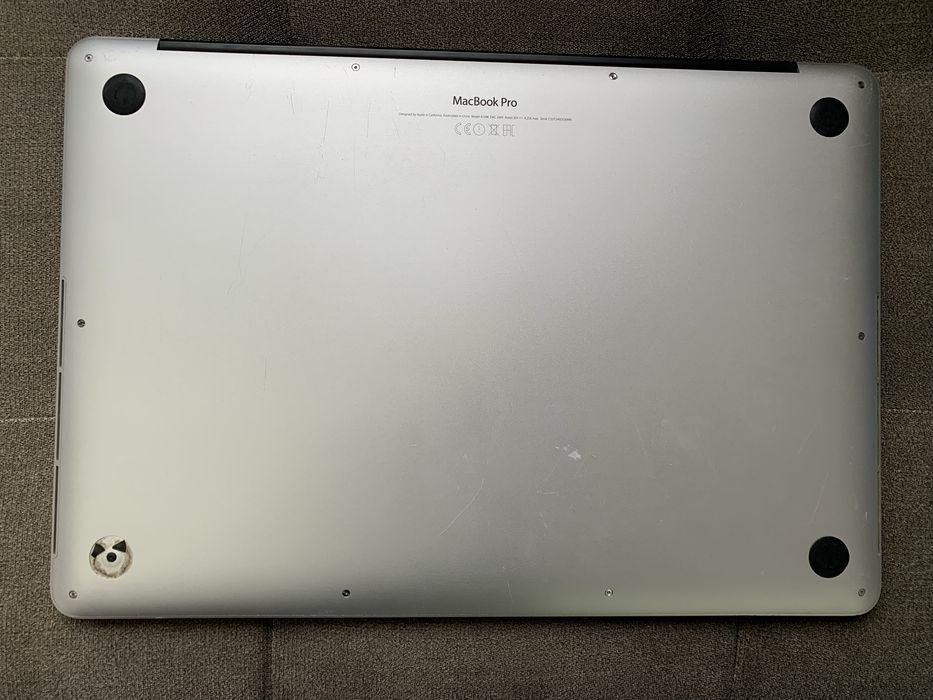 Оригінальний макбук про 2015 macbook pro