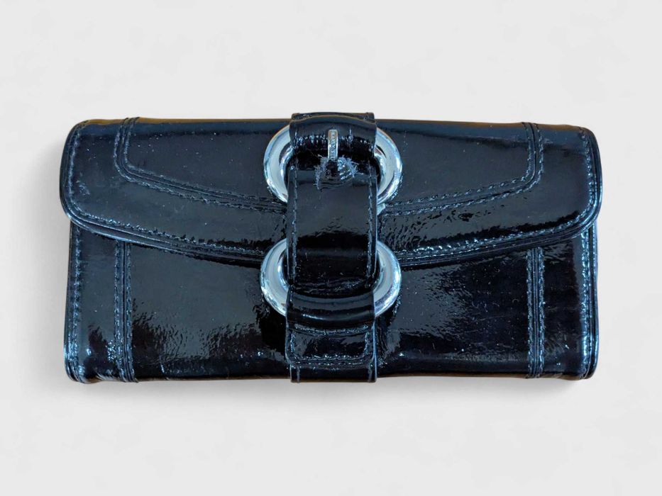 Karen Millen czarny lakierowany portfel