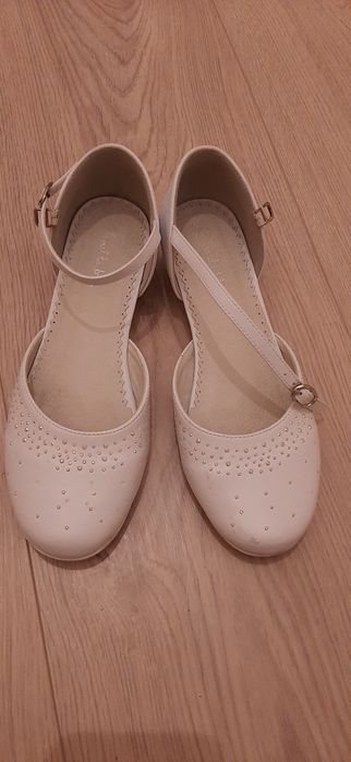 Eleganckie buty na małym obcasie