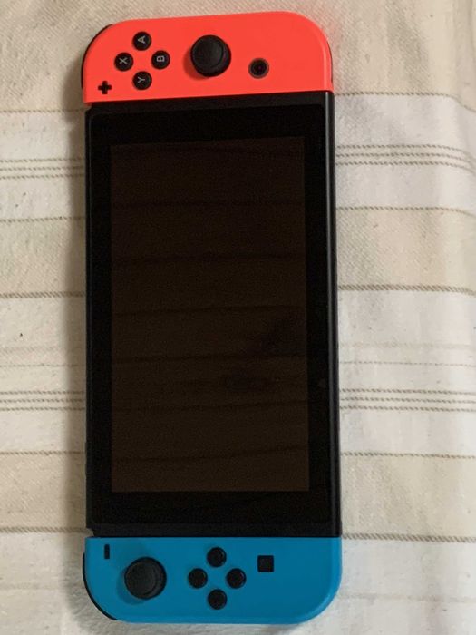 Nintendo Switch V2 usada mas em bom estado.