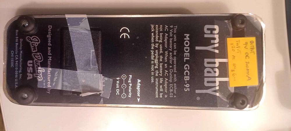 Pedais de efeitos (cry baby wah, x-vamp)