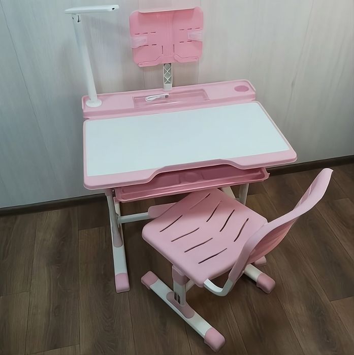 Дитячий навчальний стіл + стілець • лампа і тримач для книг
