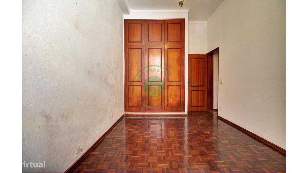 Moradia com 2 Pisos e Garagem