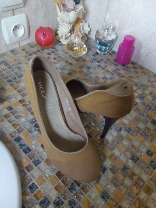 Buty na obcasie karmelowe