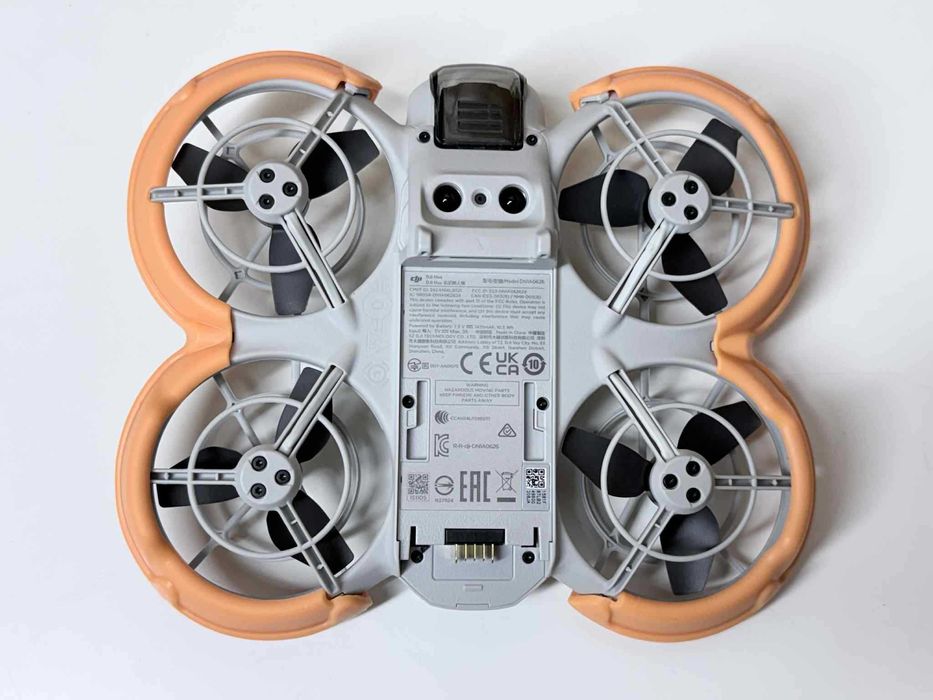 Dron DJI Neo + DJI pilot + 2 baterie + inne dodatki