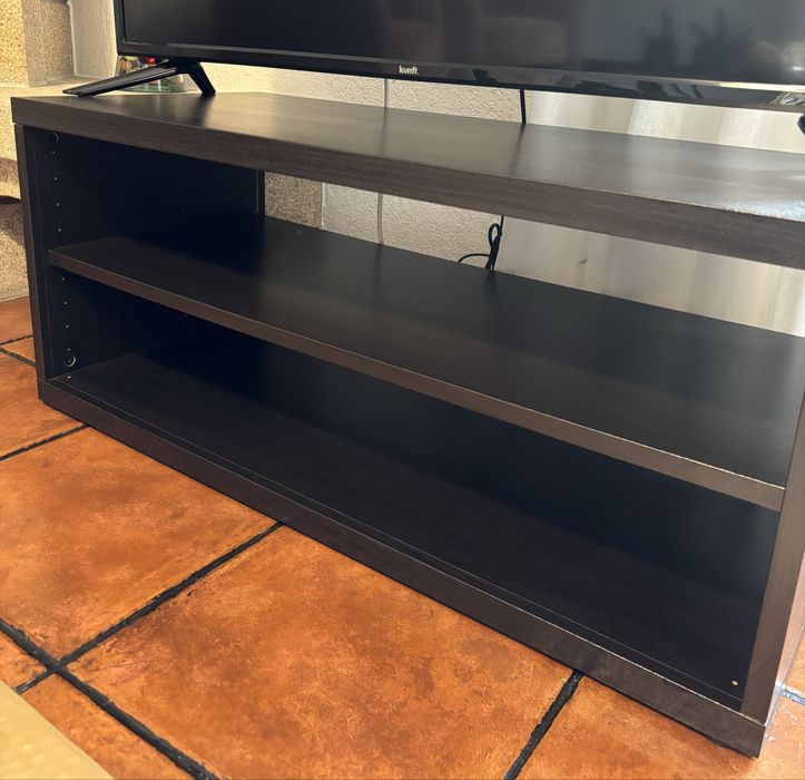 Móvel de televisão castanho