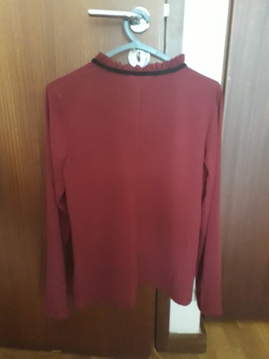 Blusa bordô com lacinho de veludo preto - T.M