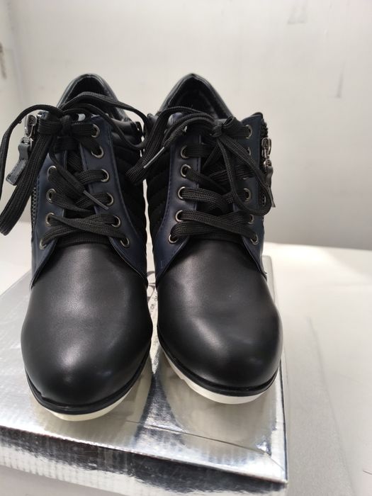 Buty botki na koturnie czarne nowe eleganckie rozmiar 38