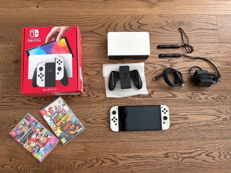 Nintendo Switch OLED + 2 jogos Super Mario