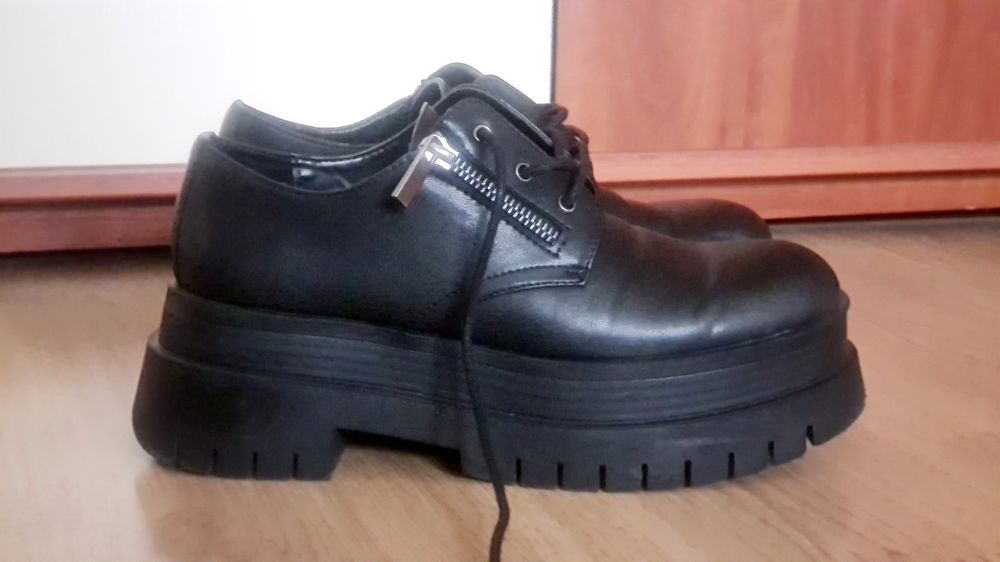 Półbuty na grubej podeszwie - 37