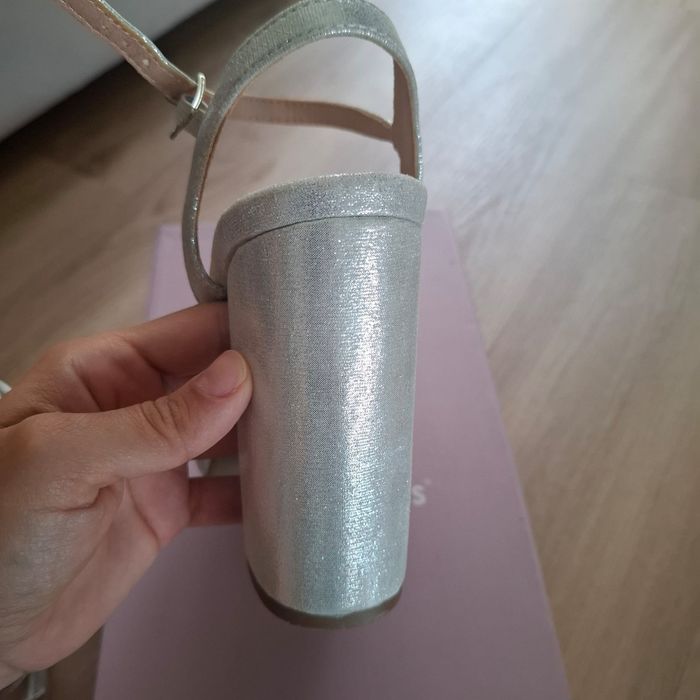 Sandalia cor prata para festa