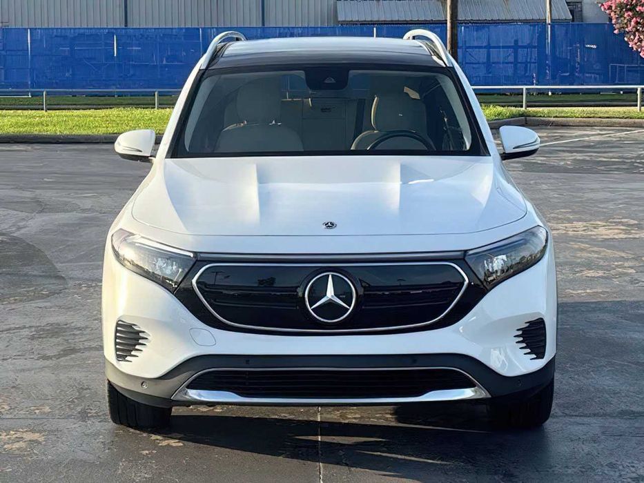 Mercedes-Benz EQB 300 4MATIC      2022