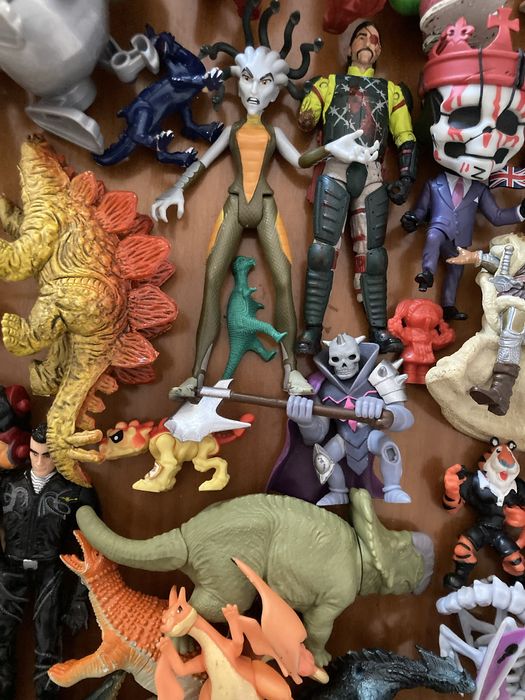 LEGO Clash of Heroes Boys' Figures and Dinosaurs Collection64584836003585122