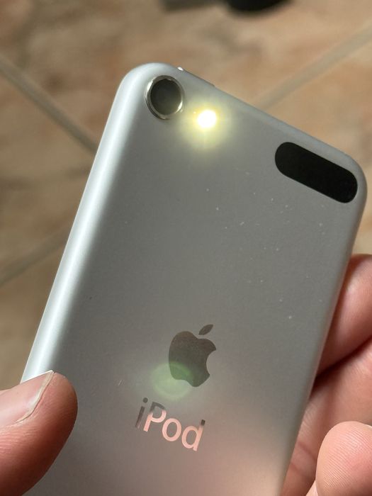 iPod Touch 6gen | 32GB | Silver | WiFi BT Jack 3.5mm