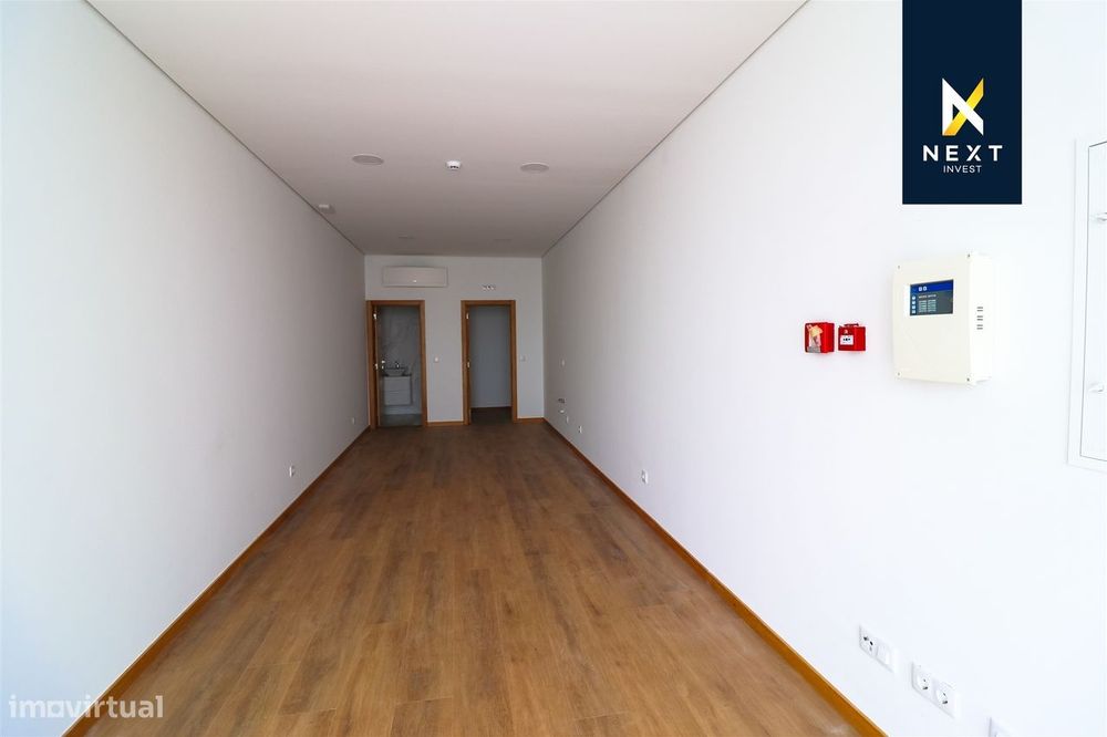 Loja Comercial Nova e apartamento T2 para venda em Viseu.