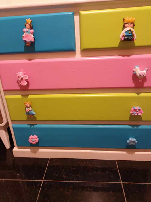 Comoda branca de menina