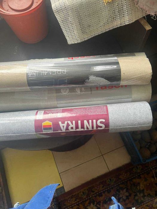Продам шпалери.Залишок 4 рулона по 1м.06см по 200грн.