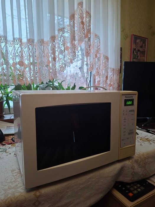 Продам мікрохвильову піч Panasonic