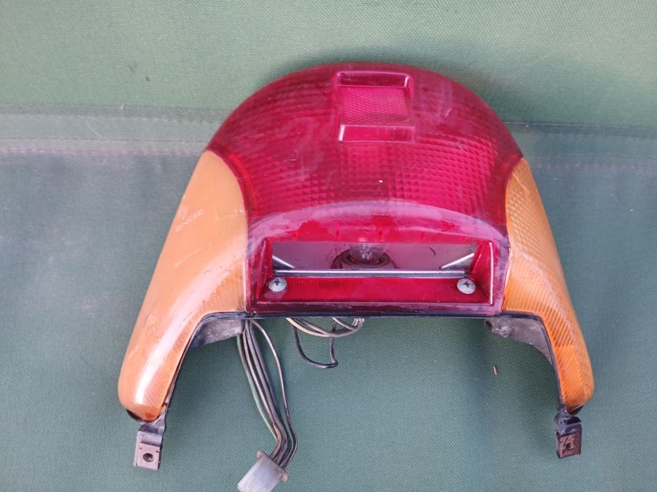 Сузукі Летс 2-  запчастини двигуна ,пластик