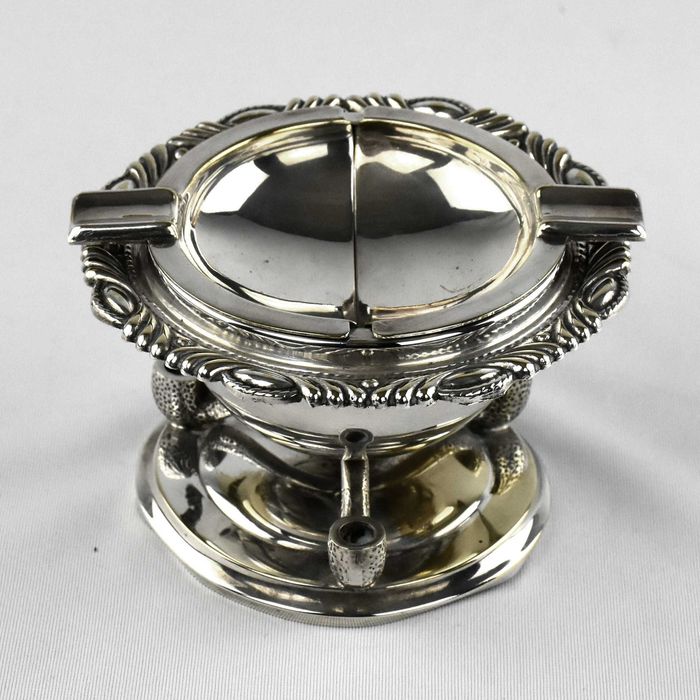 Curioso Cinzeiro em casquinha